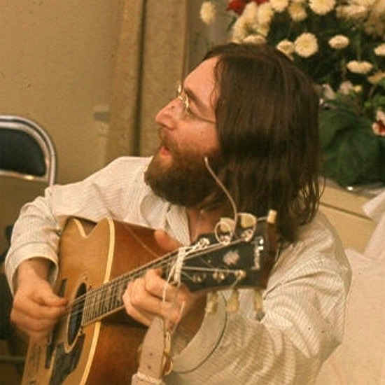 foto de Roy Kerwood. sursa Wikipedia John Lennon