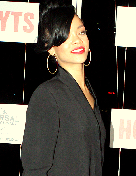 Rihanna,_2012