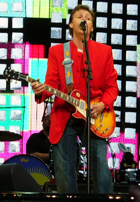 Paul_McCartney_on_stage_in_Prague