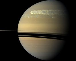 Enorme obiecte în orbită în jurul inelului exterior al lui Saturn