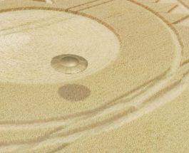 OZN surprins în timp ce făcea crop circles lângă Stonehenge!