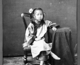 Picioarele legate ale fetiţelor din China