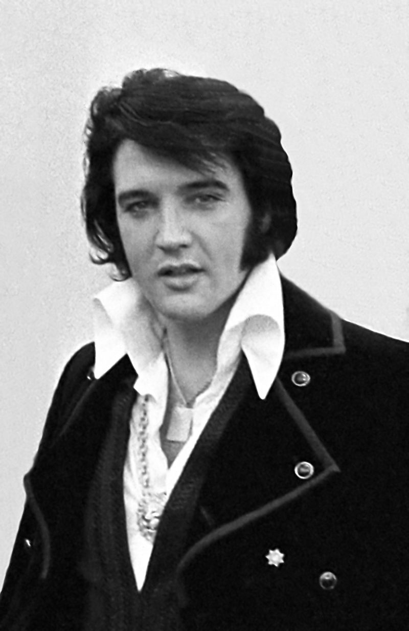 Elvis Presley şi-a înscenat moartea şi încă trăieşte?